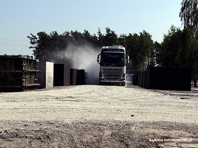 Magazyn szamb betonowych gotowych do transportu do Piwniczna-Zdrój - certyfikowane zbiorniki z atestem